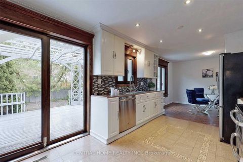 Photo 24 at 18 Mayvern Crescent, North Richvale, Richmond Hill