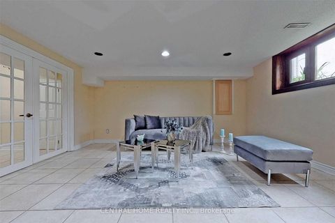 Photo 31 at 18 Mayvern Crescent, North Richvale, Richmond Hill