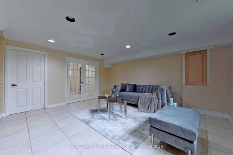 Photo 32 at 18 Mayvern Crescent, North Richvale, Richmond Hill