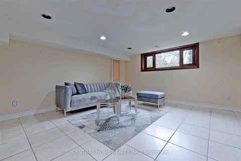 Photo 35 at 18 Mayvern Crescent, North Richvale, Richmond Hill