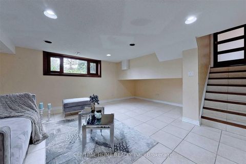 Photo 36 at 18 Mayvern Crescent, North Richvale, Richmond Hill