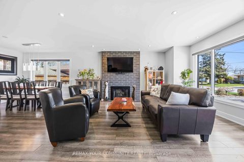 Photo 3 at 34 Walwyn Avenue, Pelmo Park W4, Toronto