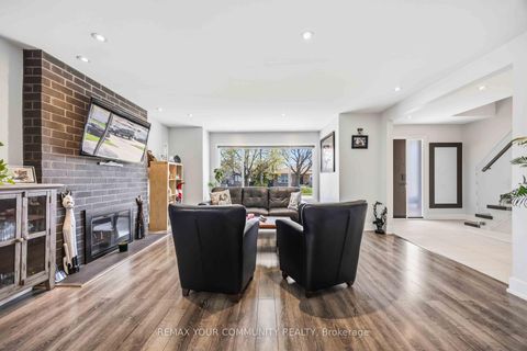 Photo 4 at 34 Walwyn Avenue, Pelmo Park W4, Toronto