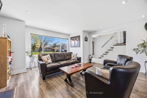 Photo 5 at 34 Walwyn Avenue, Pelmo Park W4, Toronto
