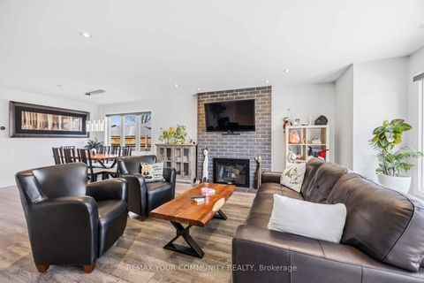 Photo 6 at 34 Walwyn Avenue, Pelmo Park W4, Toronto