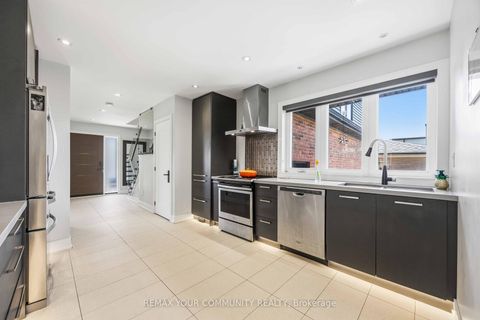 Photo 10 at 34 Walwyn Avenue, Pelmo Park W4, Toronto