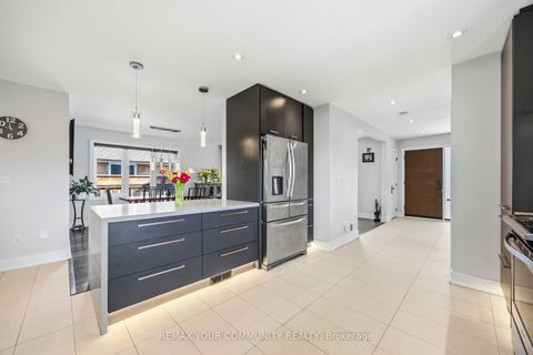 Photo 11 at 34 Walwyn Avenue, Pelmo Park W4, Toronto