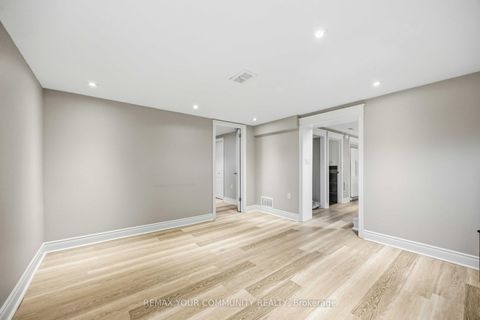 Photo 28 at 34 Walwyn Avenue, Pelmo Park W4, Toronto