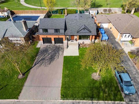 Photo 34 at 34 Walwyn Avenue, Pelmo Park W4, Toronto