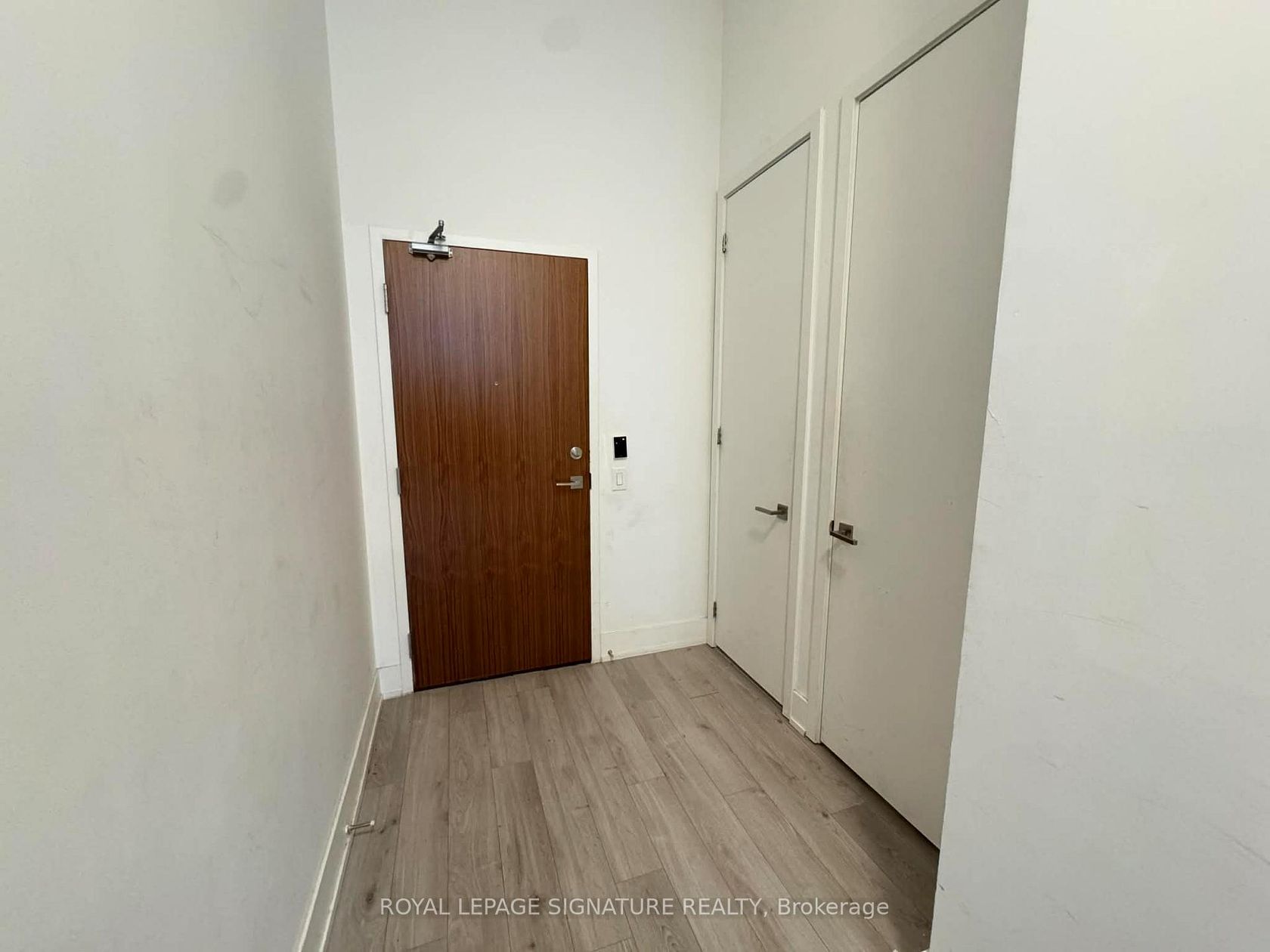 802 - 111 St Clair Avenue W, St. Clair, Toronto photo 0