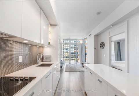 Photo 6 at 706 - 32 Davenport Road, Annex, Toronto