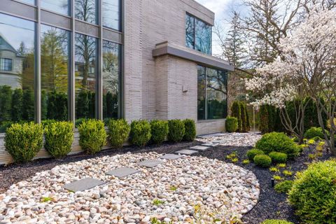 Photo 21 at 211 Dunvegan Road, Forest Hill South, Toronto