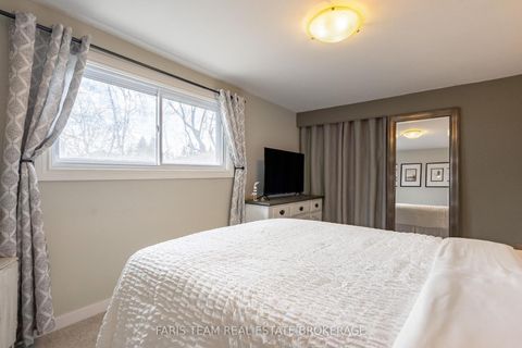 Photo 15 at 20 Carol Road, Allandale Heights, Barrie