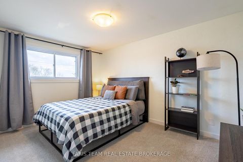 Photo 16 at 20 Carol Road, Allandale Heights, Barrie