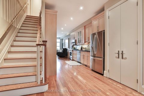 Photo 6 at 51B Foxley Street, Bellwoods, Toronto