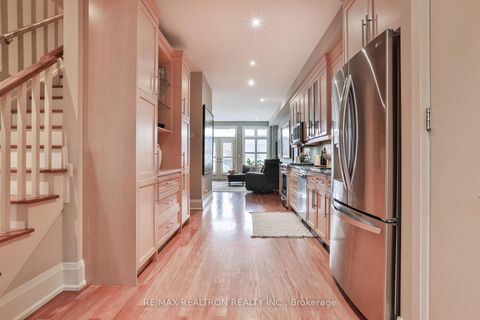 Photo 7 at 51B Foxley Street, Bellwoods, Toronto
