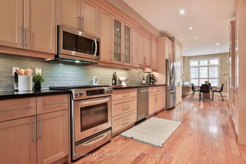 Photo 8 at 51B Foxley Street, Bellwoods, Toronto