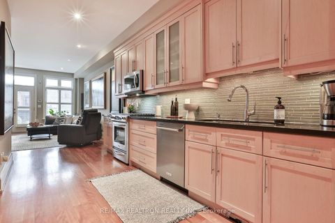 Photo 9 at 51B Foxley Street, Bellwoods, Toronto