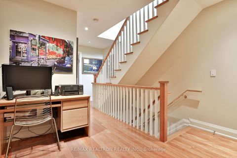 Photo 15 at 51B Foxley Street, Bellwoods, Toronto
