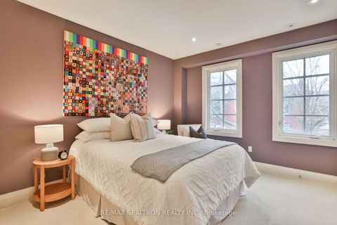 Photo 16 at 51B Foxley Street, Bellwoods, Toronto