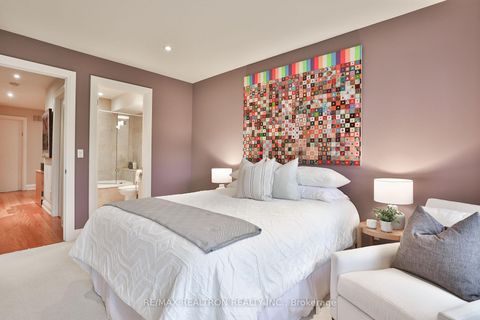 Photo 18 at 51B Foxley Street, Bellwoods, Toronto