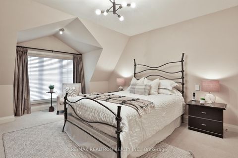 Photo 21 at 51B Foxley Street, Bellwoods, Toronto