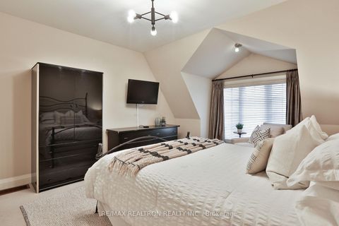 Photo 22 at 51B Foxley Street, Bellwoods, Toronto