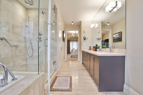 Photo 24 at 51B Foxley Street, Bellwoods, Toronto