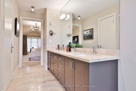Photo 25 at 51B Foxley Street, Bellwoods, Toronto