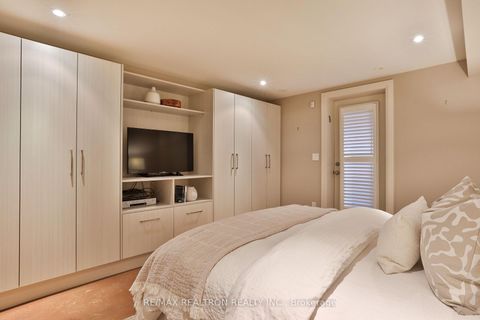 Photo 33 at 51B Foxley Street, Bellwoods, Toronto