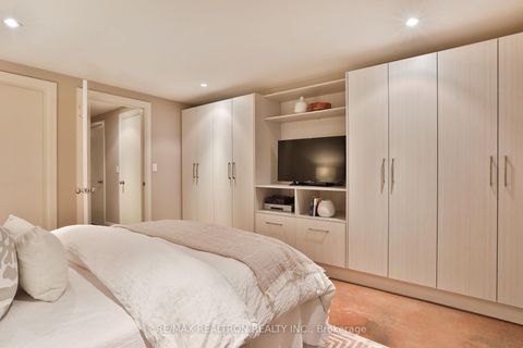 Photo 35 at 51B Foxley Street, Bellwoods, Toronto