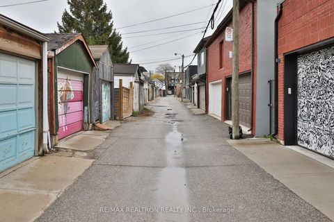 Photo 40 at 51B Foxley Street, Bellwoods, Toronto