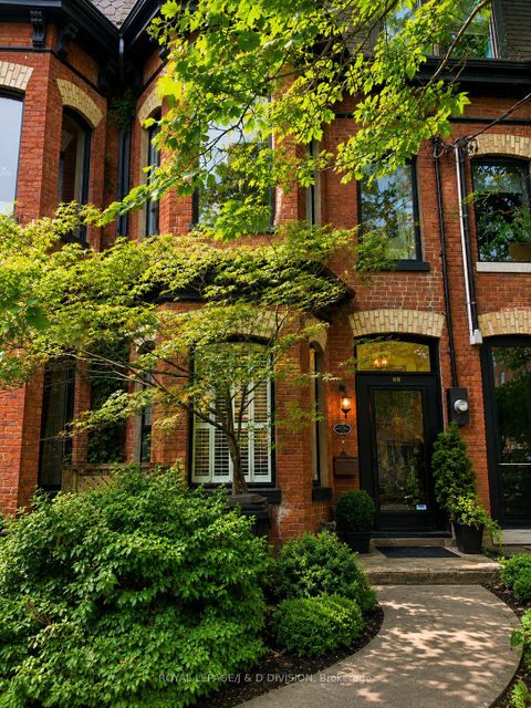 Photo 1 at 69 Sullivan Street, Chinatown, Toronto