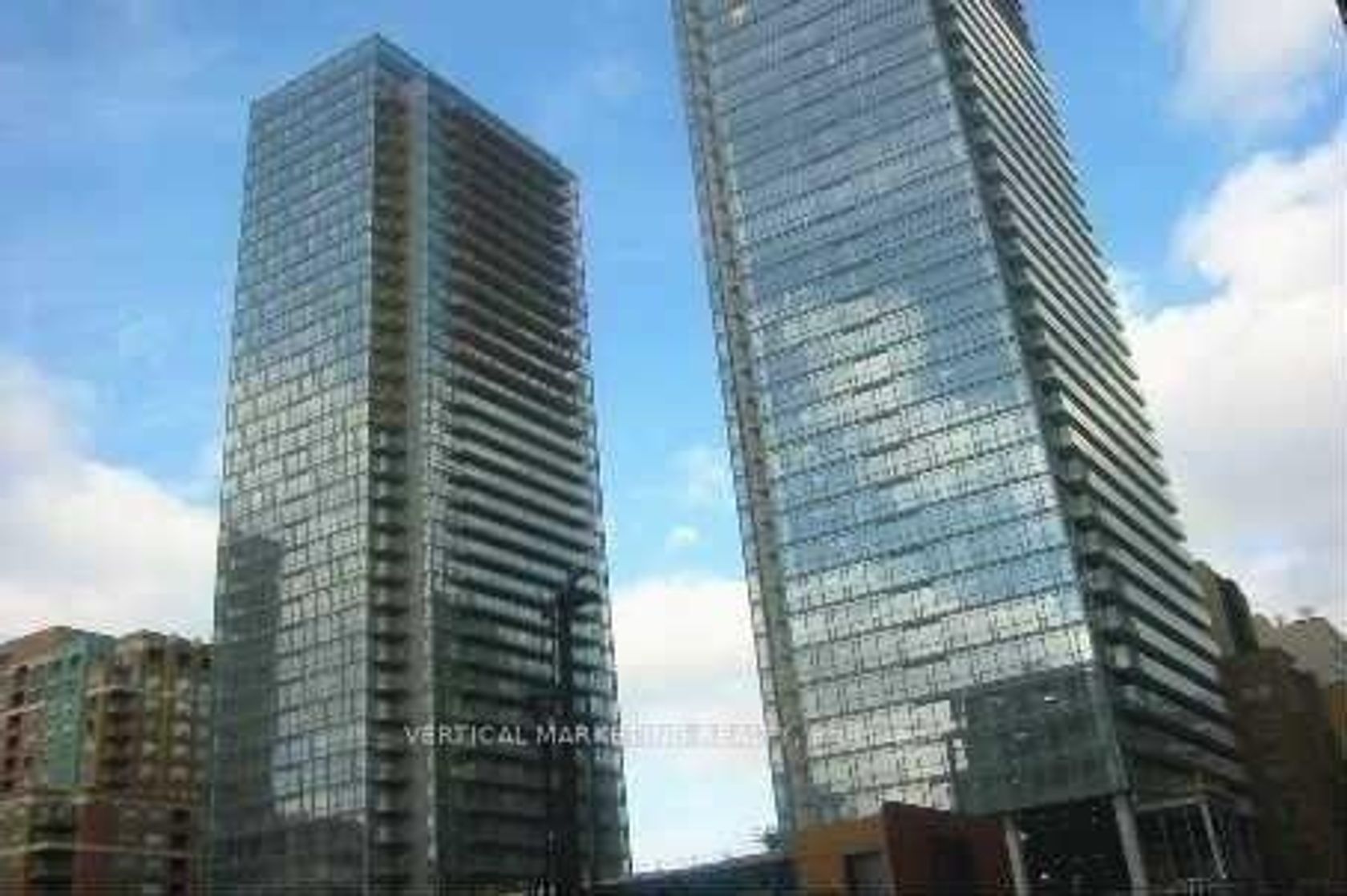 2010 - 37 Grosvenor Street, Bay Street Corridor, Toronto photo number 2