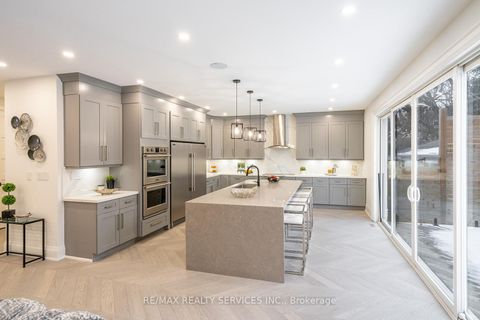 Photo 8 at 3 Bonnyview Drive, Queensway, Toronto