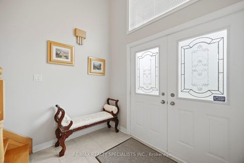 Photo 3 at 223 Sonoma Boulevard, Sonoma Heights, Vaughan