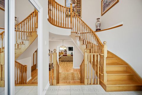 Photo 4 at 223 Sonoma Boulevard, Sonoma Heights, Vaughan