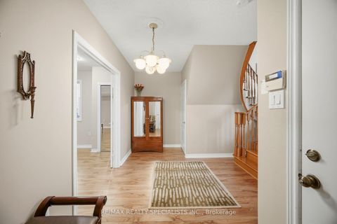 Photo 5 at 223 Sonoma Boulevard, Sonoma Heights, Vaughan