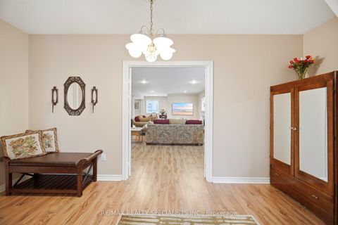 Photo 7 at 223 Sonoma Boulevard, Sonoma Heights, Vaughan