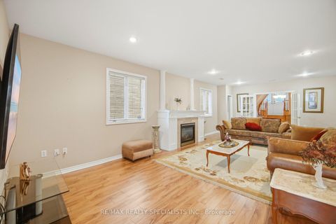 Photo 9 at 223 Sonoma Boulevard, Sonoma Heights, Vaughan