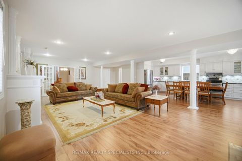Photo 11 at 223 Sonoma Boulevard, Sonoma Heights, Vaughan