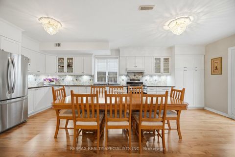 Photo 12 at 223 Sonoma Boulevard, Sonoma Heights, Vaughan