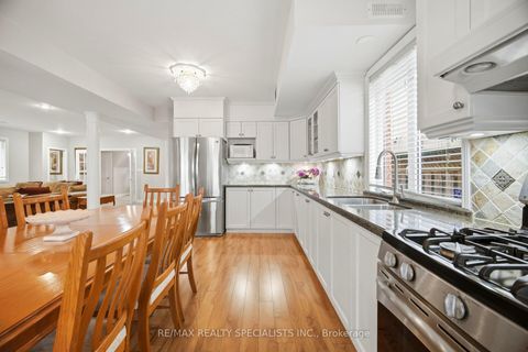Photo 14 at 223 Sonoma Boulevard, Sonoma Heights, Vaughan