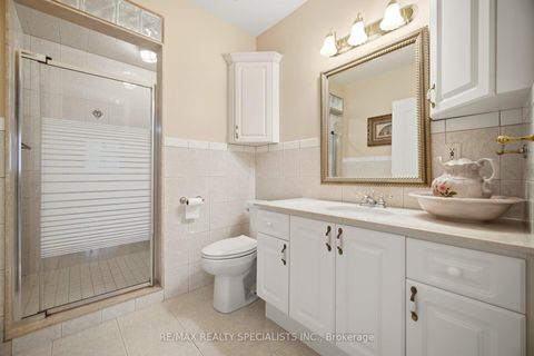 Photo 16 at 223 Sonoma Boulevard, Sonoma Heights, Vaughan