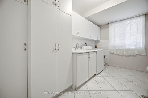 Photo 17 at 223 Sonoma Boulevard, Sonoma Heights, Vaughan
