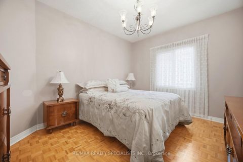 Photo 40 at 223 Sonoma Boulevard, Sonoma Heights, Vaughan