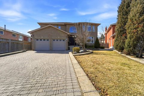 Photo 1 at 12 Lavinio Court, Maple, Vaughan
