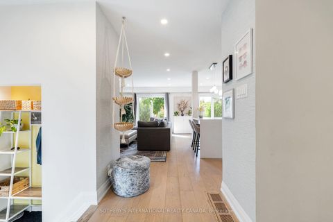 Photo 2 at 902 Vistula Drive, West Shore, Pickering