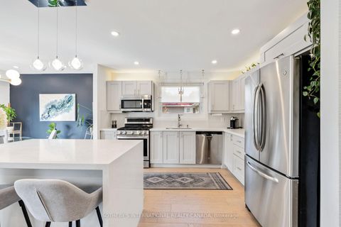Photo 11 at 902 Vistula Drive, West Shore, Pickering