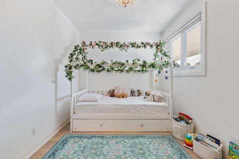 Photo 18 at 902 Vistula Drive, West Shore, Pickering